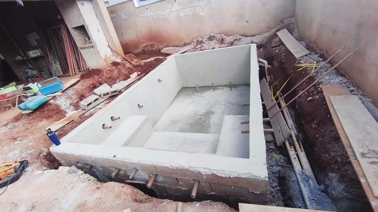 Piscina em construção
